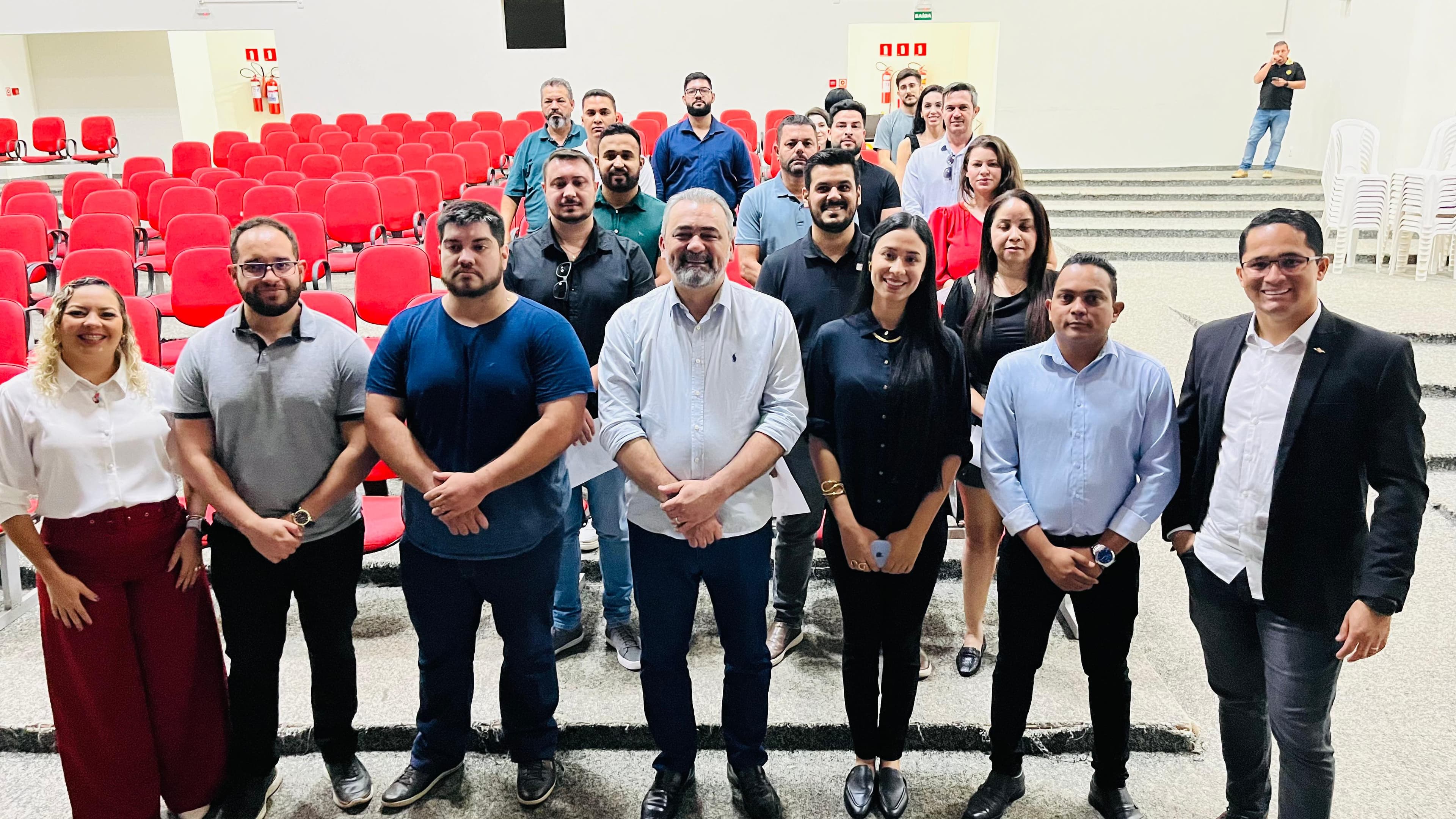 PRESIDENTE DO CRECI-MT PARTICIPA DE SOLENIDADE DE JURAMENTO E ENTREGA DE NOVAS CARTEIRAS A CORRETORES EM SORRISO